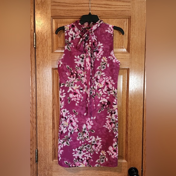 White House Black Market Magenta Floral Shift Dress Size 8 - Picture 3 of 3